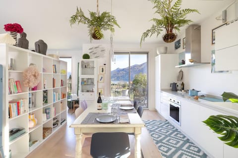Library, Kitchen or kitchenette, Dining area