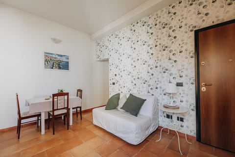 Living room, Photo of the whole room, Seating area
