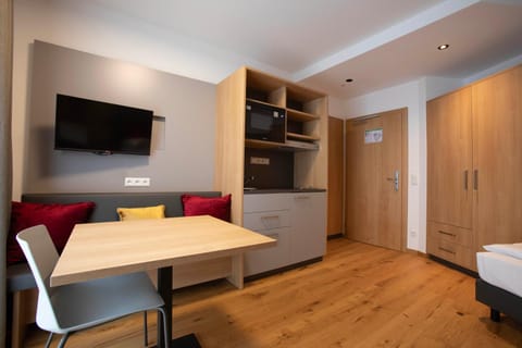 Kitchen or kitchenette, Seating area, Dining area