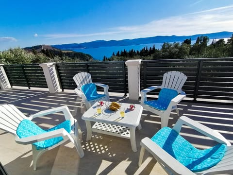 Patio, Day, Natural landscape, View (from property/room), Balcony/Terrace, Seating area, Mountain view, Sea view, sunbed