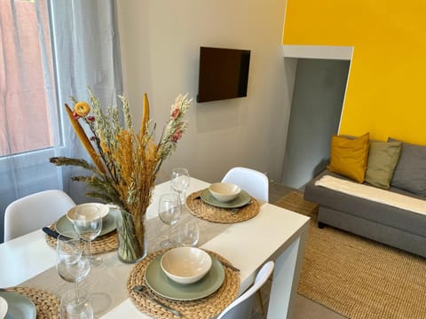 TV and multimedia, Living room, Dining area