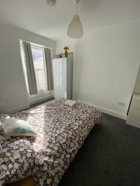 The Sunflower En-suite Room Vacation rental in Plymouth