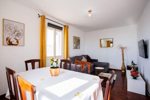 Communal lounge/ TV room, TV and multimedia, Living room, Seating area, Dining area, Evening entertainment