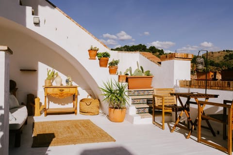 Balcony/Terrace, Seating area, Mountain view, Pool view