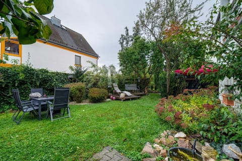 Bettersleepat8 Apartment in Limburg