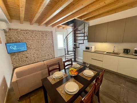 Coffee/tea facilities, Kitchen or kitchenette, Living room, Seating area, Dining area, minibar, pet friendly, stove