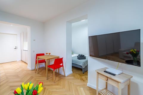 TV and multimedia, Kitchen or kitchenette, Living room