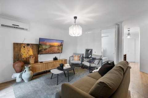 TV and multimedia, Living room, Seating area, air conditioner
