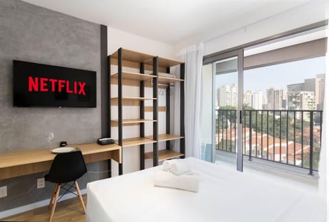 Bed, TV and multimedia, Balcony/Terrace, Photo of the whole room, Bedroom