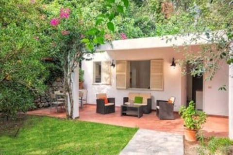 Property building, Patio, Garden