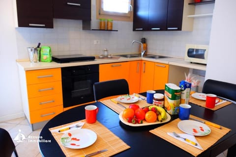 Property building, Kitchen or kitchenette, Living room