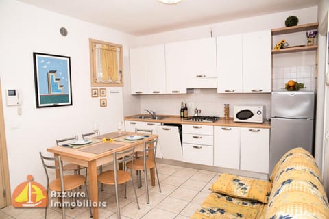 Property building, Kitchen or kitchenette, Living room