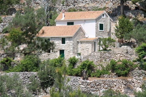 Property building, Day, Natural landscape, Landmark view