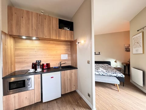 Coffee/tea facilities, toaster, kitchen