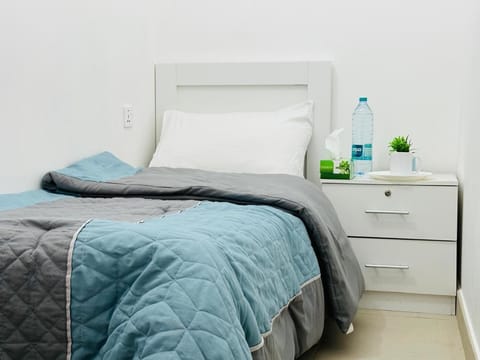 Cornich Street - Pearl Room Hostel in Abu Dhabi