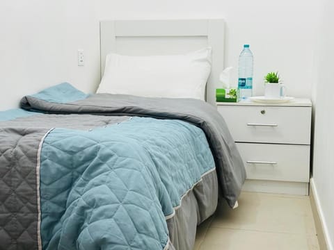 Cornich Street - Pearl Room Hostel in Abu Dhabi