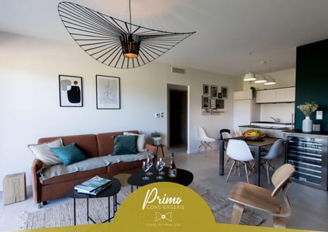 Living room, Dining area, internet, air conditioner