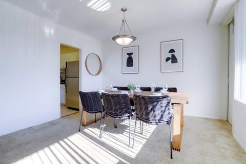 Seating area, Dining area