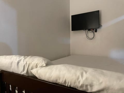 Communal lounge/ TV room, Bed, TV and multimedia, Bedroom