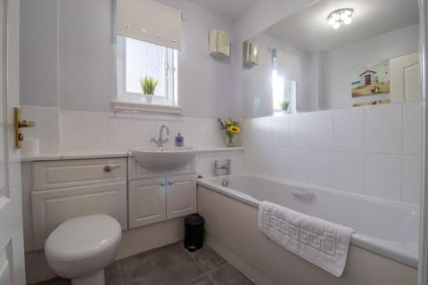 Park View-modern 2 bed apartment Apartment in Bellshill