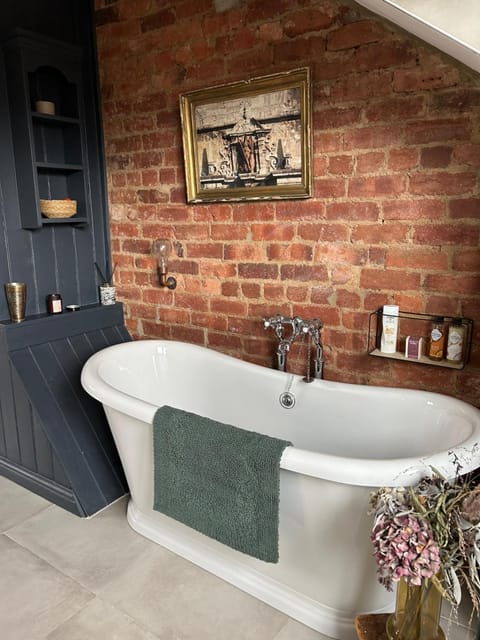 Stylish Two Large Double Bedroom House in Central Harrogate with on street parking House in Harrogate