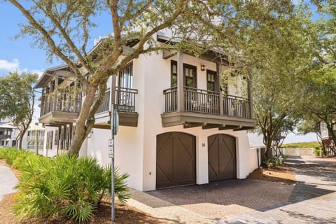 Property building, Facade/entrance, Parking