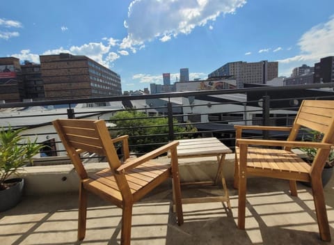Property building, Day, Balcony/Terrace, City view