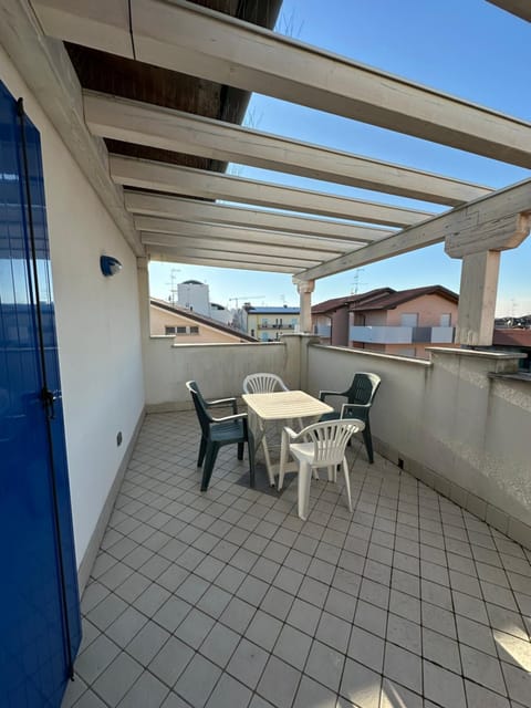 Day, Balcony/Terrace