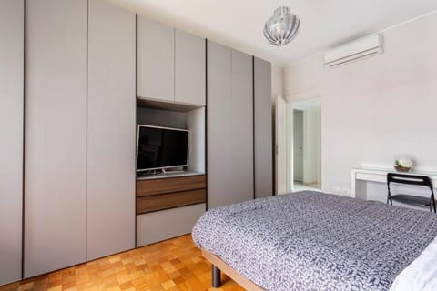 Bed, Photo of the whole room, air conditioner