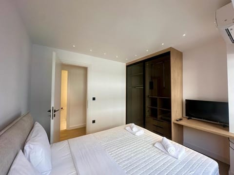 BlueMotion - CruiseHub 2B Apartment in Pireas