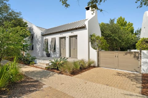 Property building, Facade/entrance, Parking