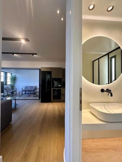 BlueMotion - CruiseHub 3B Apartment in Pireas