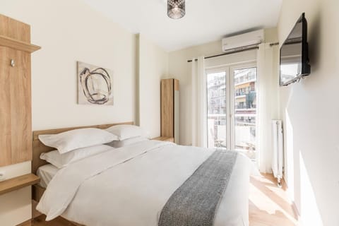 Bed, TV and multimedia, Bedroom, air conditioner