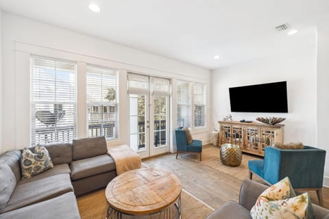 TV and multimedia, Balcony/Terrace, Living room, Family