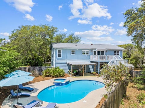 Property building, Natural landscape, Swimming pool