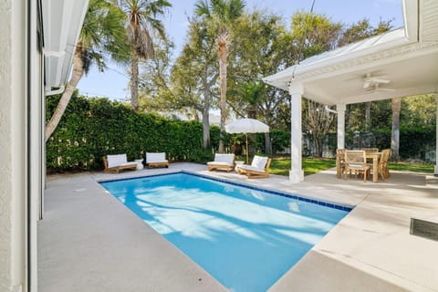 Patio, Seating area, Dining area, Swimming pool