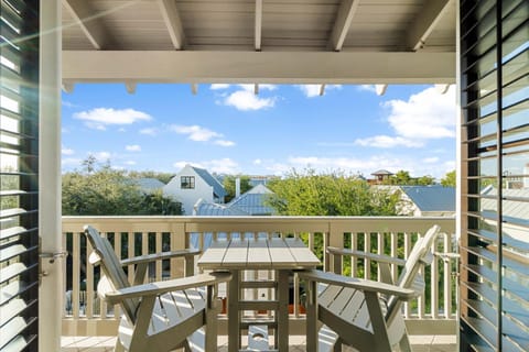 View (from property/room), Balcony/Terrace, Seating area