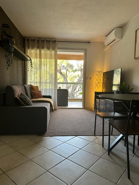 TV and multimedia, Living room, Seating area, Dining area, Bedroom, hair dresser, air conditioner