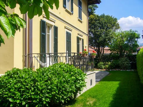 Facade/entrance, Balcony/Terrace, Garden view