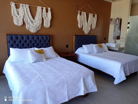 Quinta Guamuchil Acceso lago House in Tequesquitengo