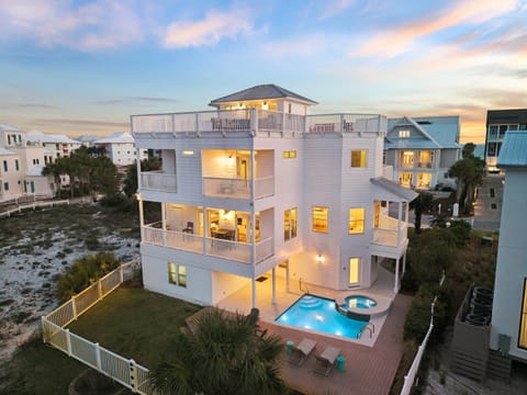 Property building, Bird's eye view, Hot Tub, Balcony/Terrace, Swimming pool