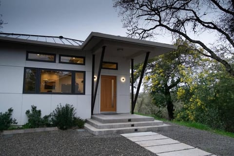 Modern Wine Country Home on 10 acres with vineyard Villa in Russian River