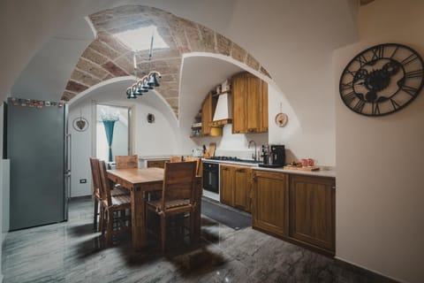 Kitchen or kitchenette, Dining area, pet friendly, stove