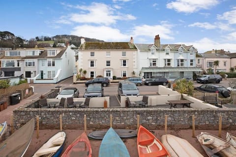 Beach Front Flat Shaldon with Parking Apartment in Teignmouth
