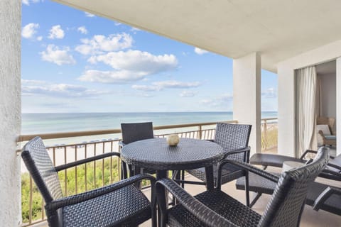 View (from property/room), Balcony/Terrace, Dining area, Sea view