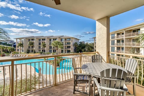 View (from property/room), Balcony/Terrace, Dining area, Pool view
