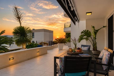 Balcony/Terrace, Sunrise, sunbed