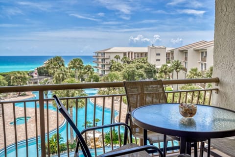 View (from property/room), Balcony/Terrace, Living room, Beach, Pool view, Sea view, Swimming pool