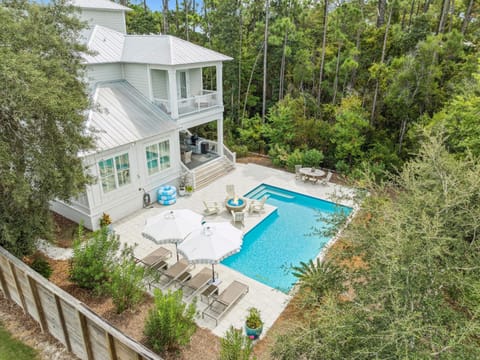 Property building, Natural landscape, Bird's eye view, Swimming pool