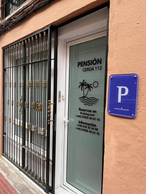 Pensiòn Cerdà 112 Bed and Breakfast in Alicante